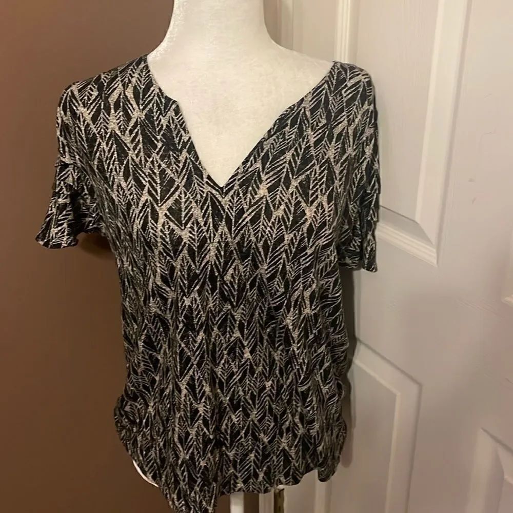 NWT Nic + Zoe Stretched Leaves Flutter Sleeve Spilt Neck Tee Medium